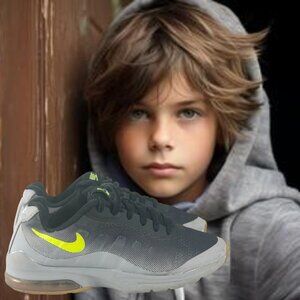 Nike Air Max Invigor Low Wolf Grey Volt Size 5.5Y